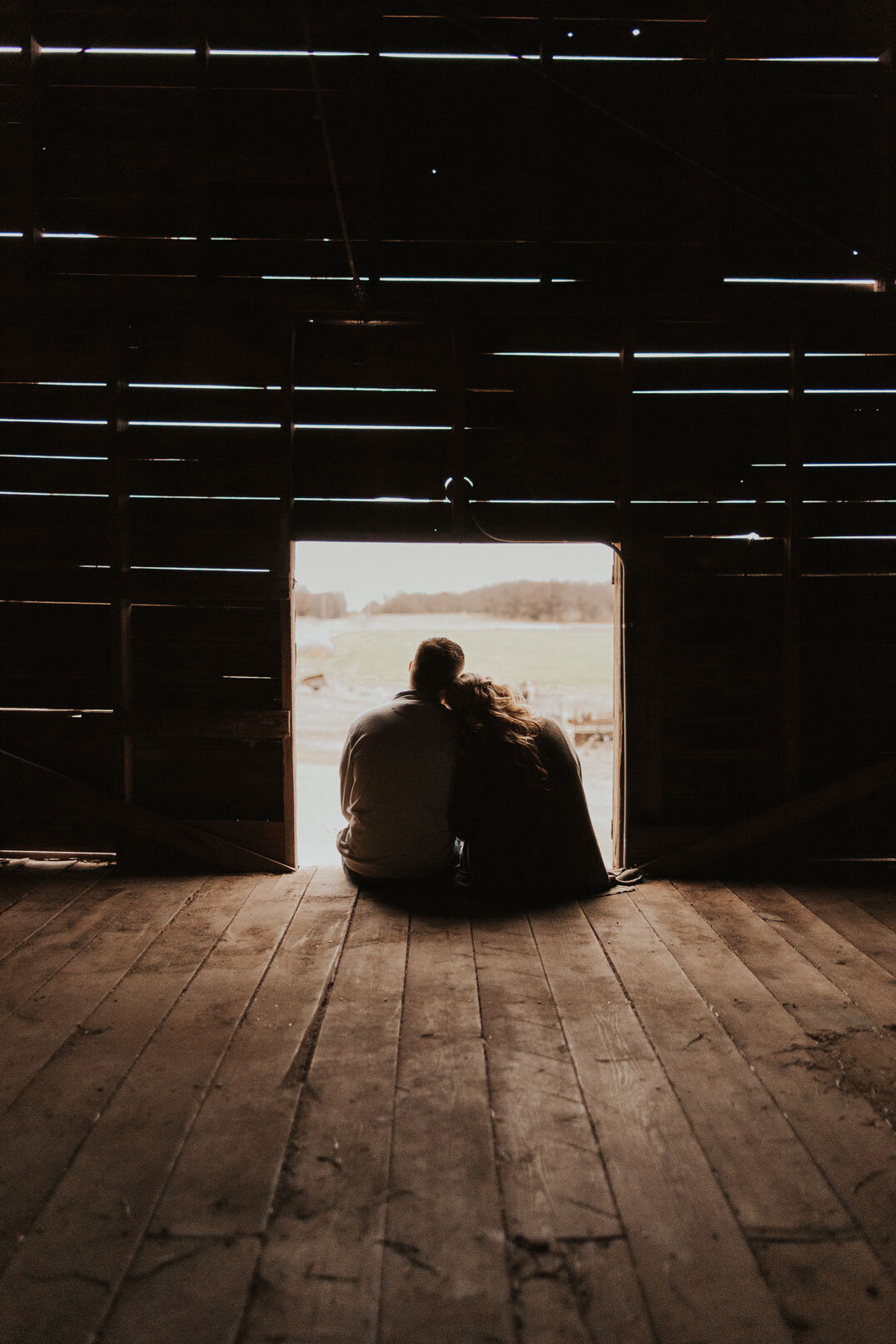 couples-photography-barn-inspiration