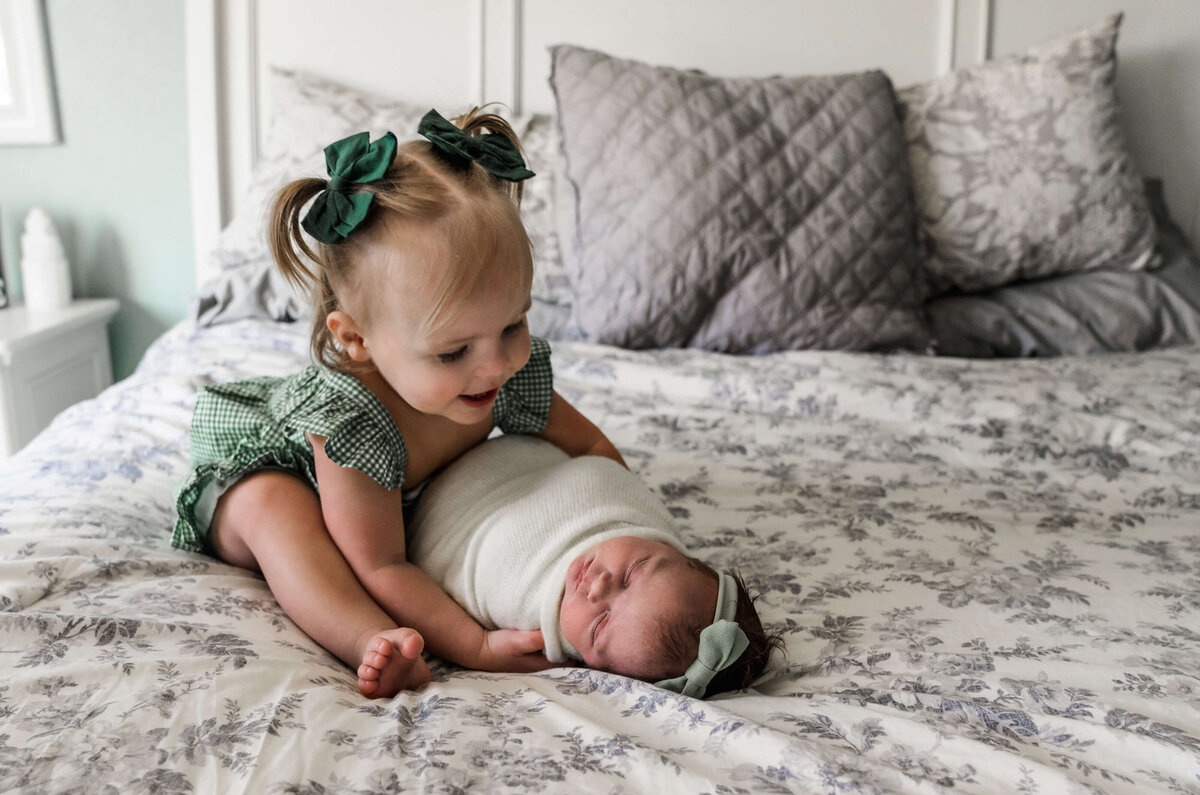 including-siblings-in-newborn-session