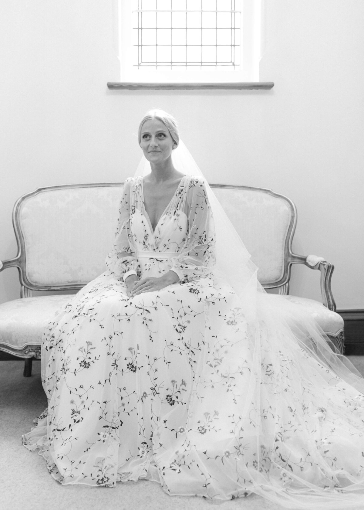 chloe-winstanley-weddings-jewish-ceremony-bedeken-bride