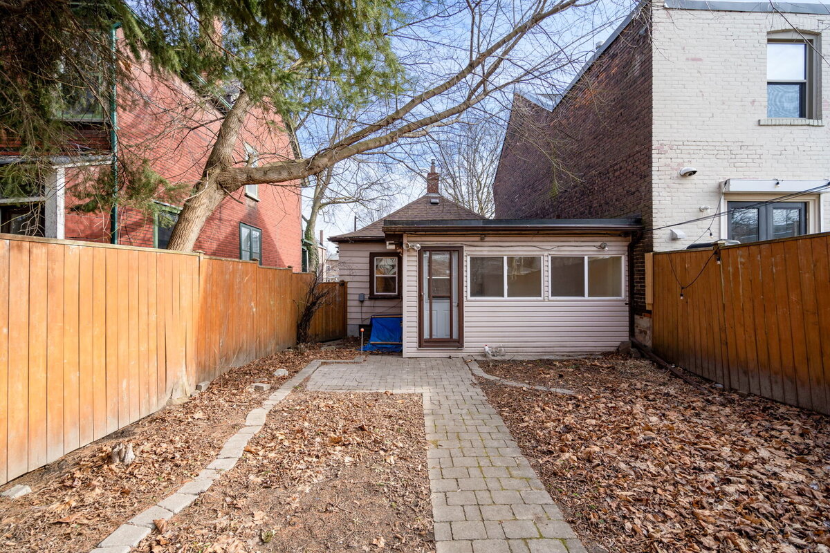 34-web-or-mls-74_004_Backyard