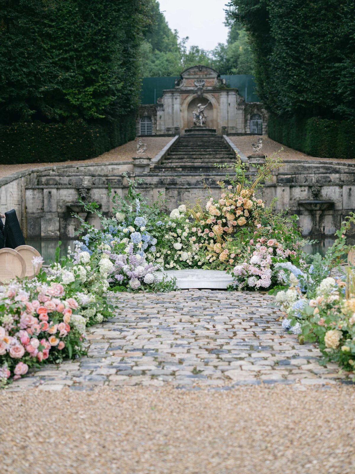 Chateau-de-Villette-wedding-florist-FLORAISON-8