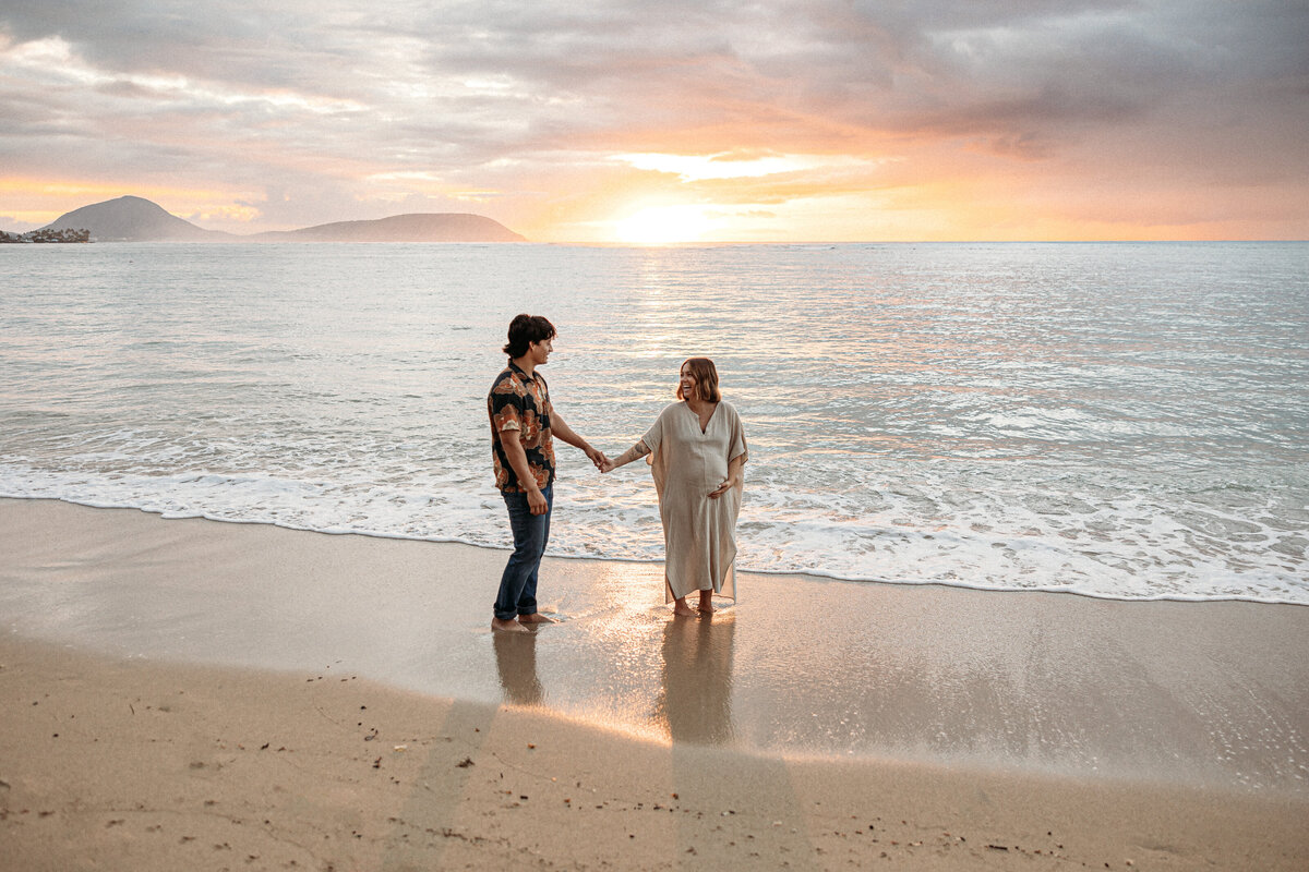 Kahala-beach-sunrise-maternity-photos-30