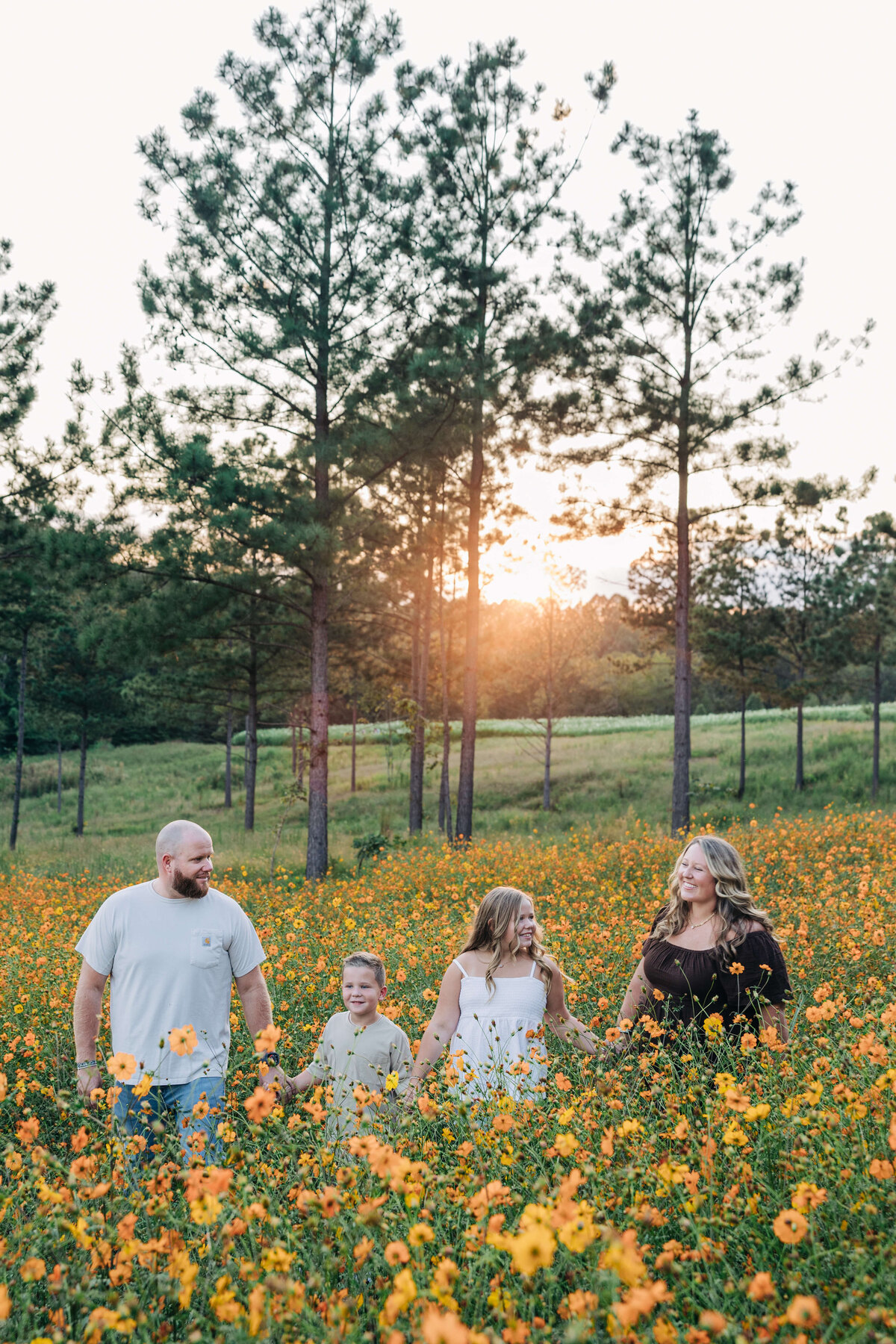 Family-walking-Dogwood-Farm