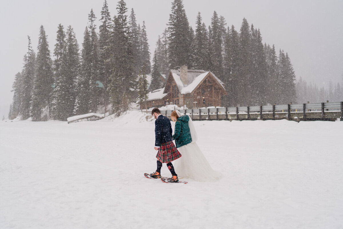 winter-emerald-lake-elopement-40