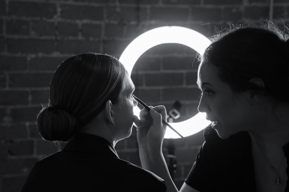 Elegant and understated wedding imagery from an urban venue in Phoenix.