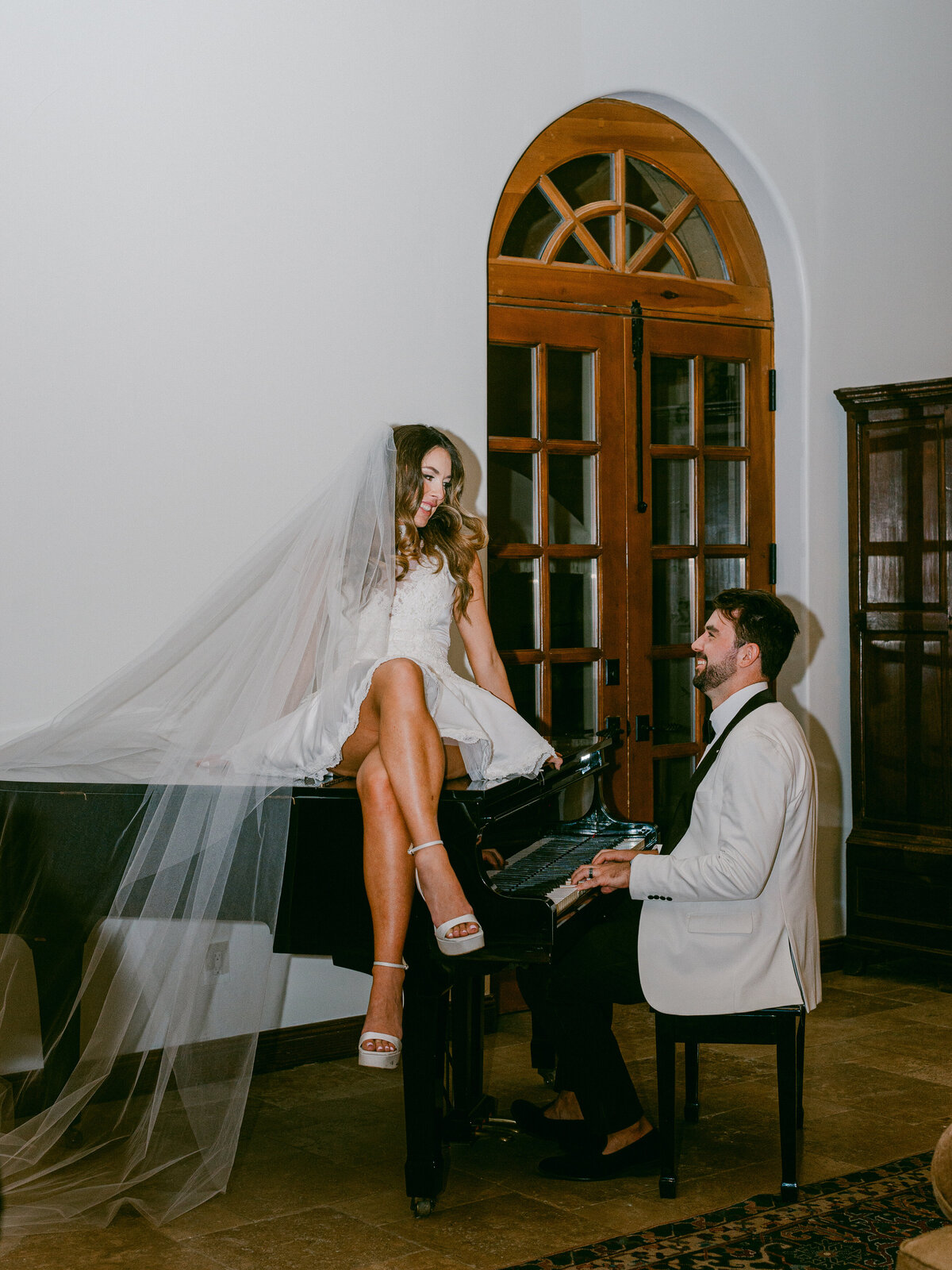 bride-groom-piano-moment-bougainvilla-afterparty.jpg