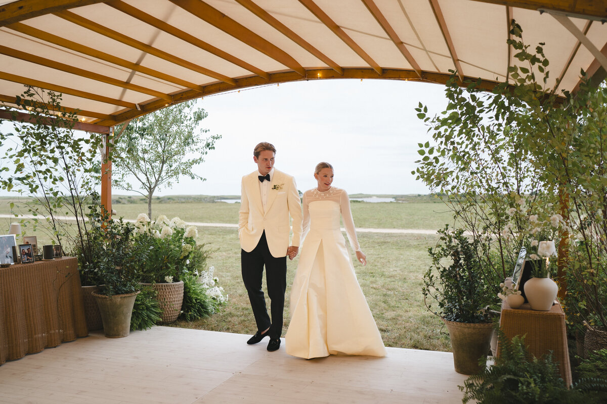 Marthas-vineyard-wedding-planner-kg-events-design-luxury-destination-weddings-private-events-corporate-events-edgartown-ma-event-designer-outdoor-tented-wedding-reception-island-wedding-vogue-wedding-pohogonot-105