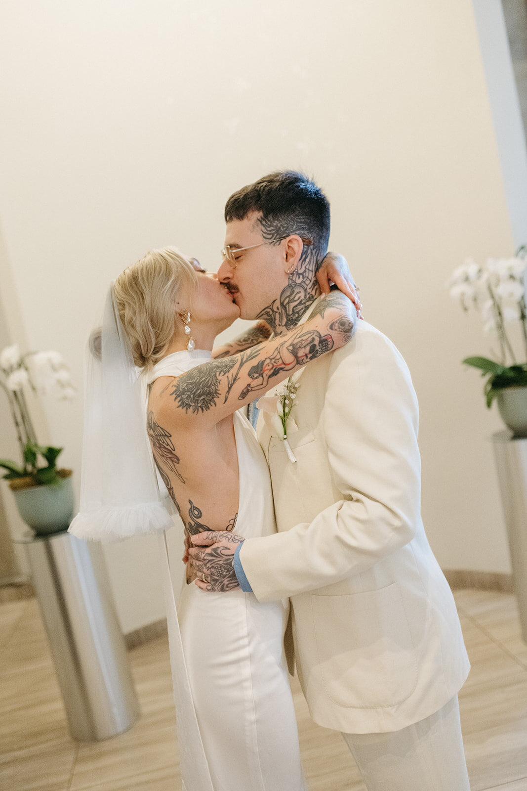 toronto-city-elopement-city-hall-edgy-nontradional-thedrake-rainy-day-cool-alternative-022