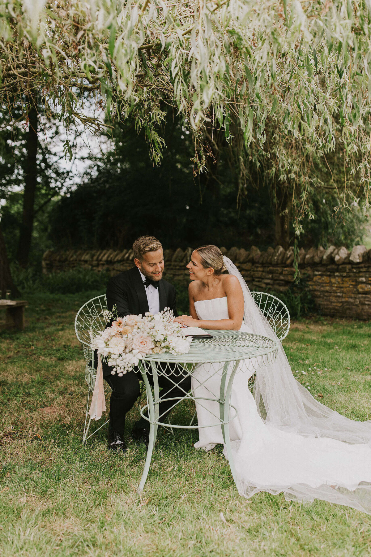 Issy-and-Bella-Floral-Design-Wedding-Florist-Herefordshire-Dewsall-Court-N-Z41
