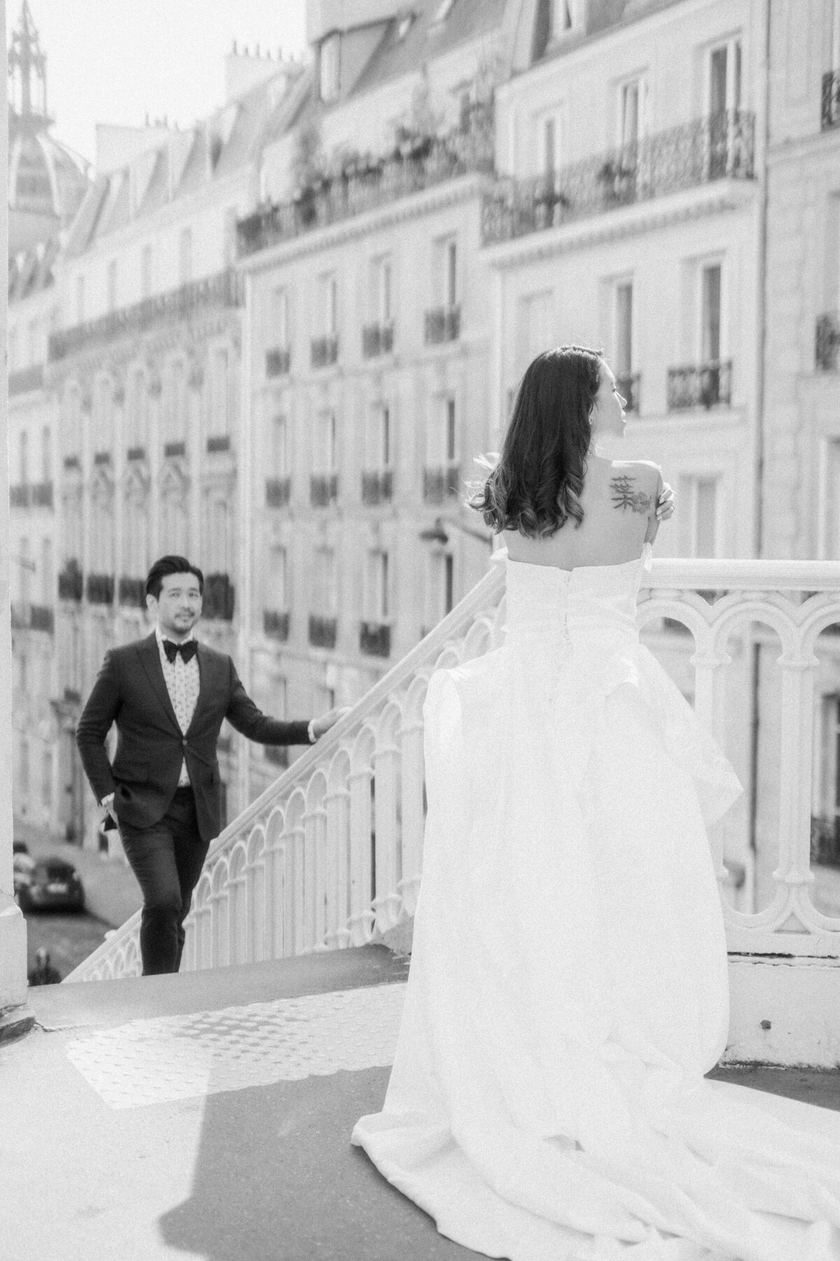 013-Destination-Wedding-Elopement-Photographer-Paris-Cinematic-Editorial-Luxury-Fine-Art-Lisa-Vigliotta-Photography