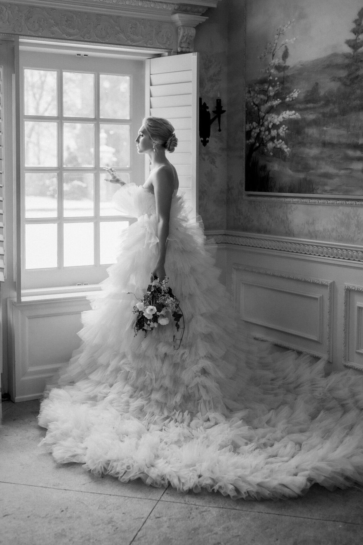 0339GraydonHallManorBritishVogueEditorialTorontoWeddingLisaVigliottaPhotography