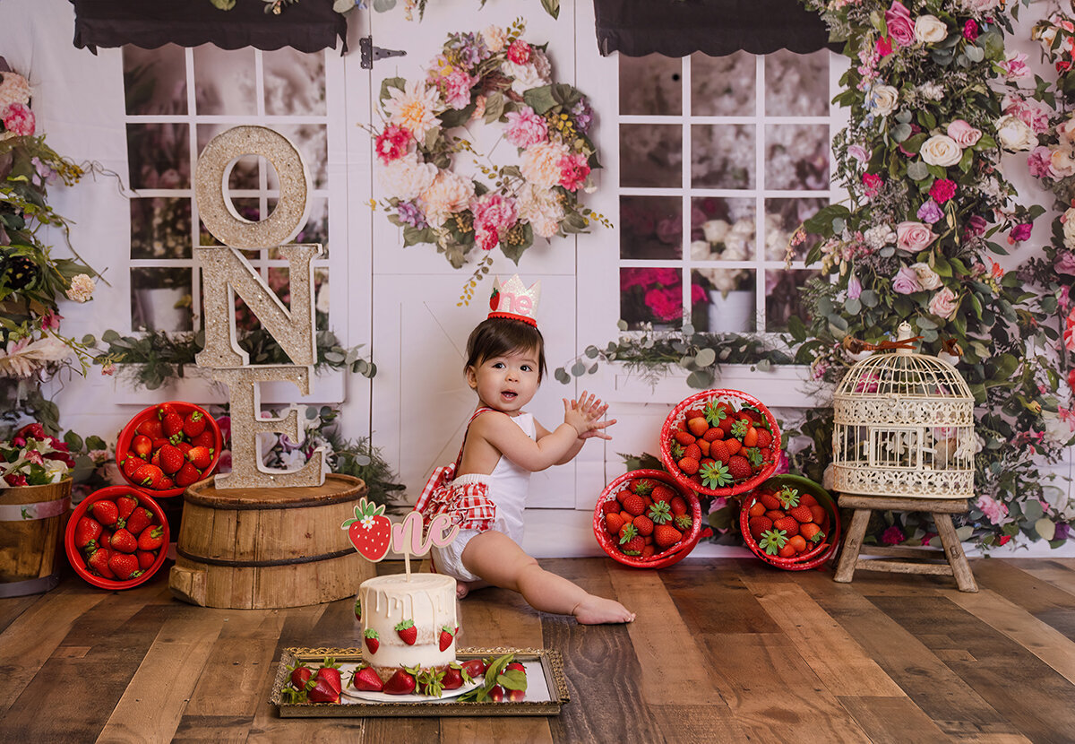 Victoria 1 year strawberry cake smash-1136v2