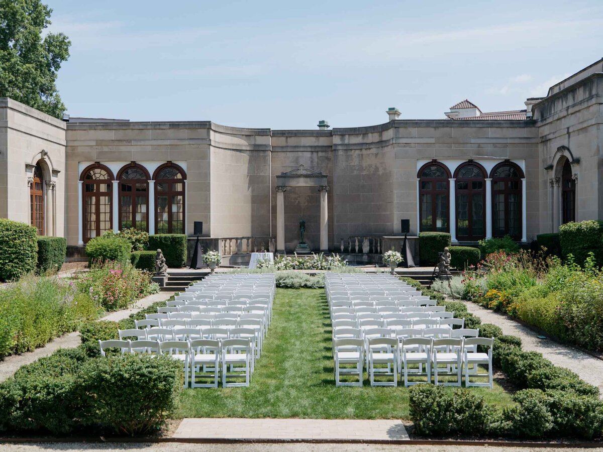 Outdoor ceremony at Hanna Garden at the Cleveland History Center