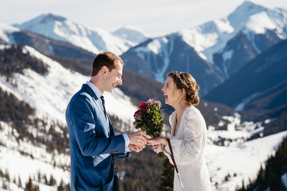 Sam-Murch-Photography-Ouray-Winter-Elopement-with-dog-47
