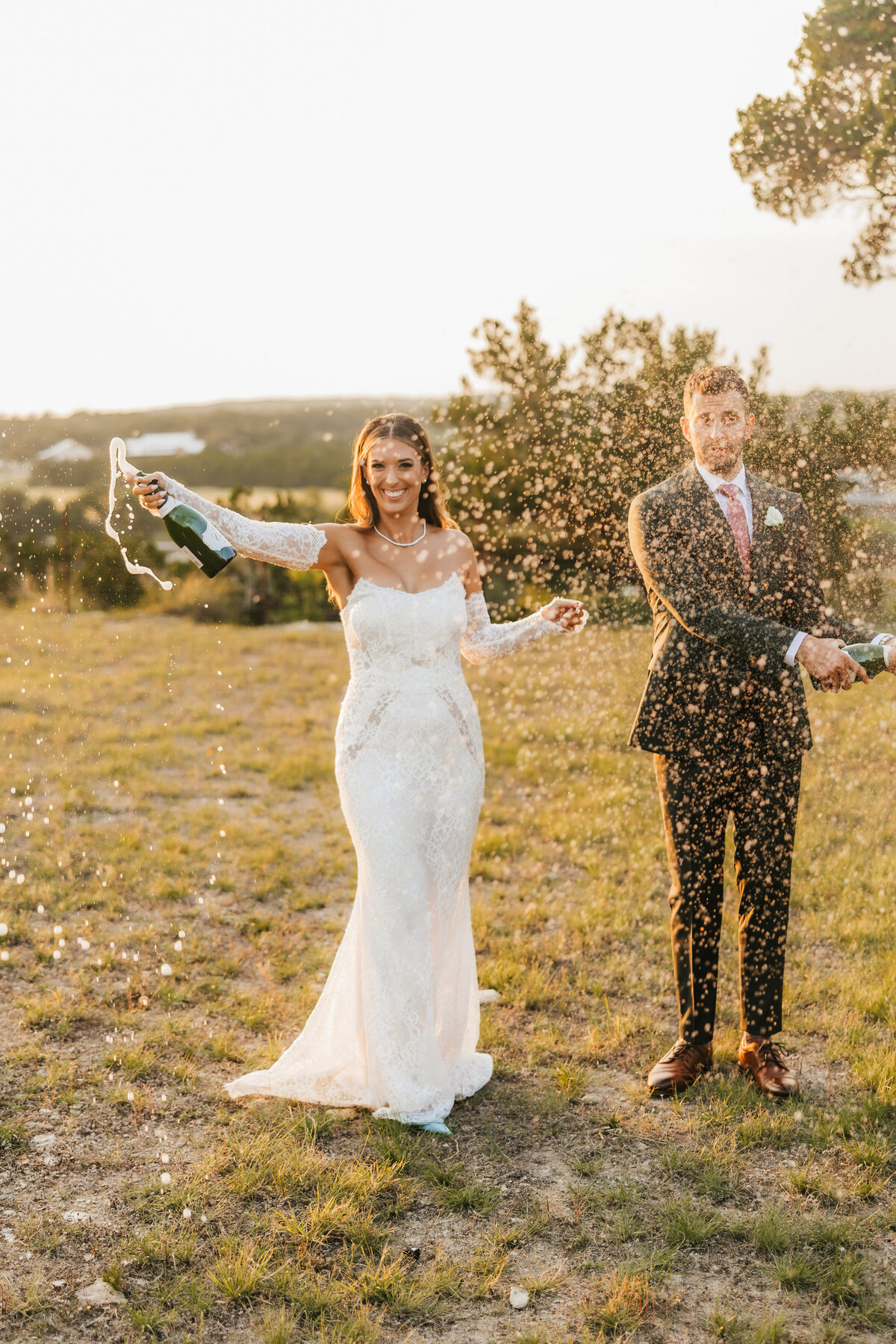 couple-celebrates-wth-champagne