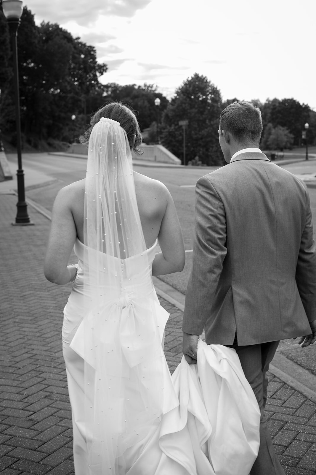 arkansas-wedding-couple-walking-street-photography