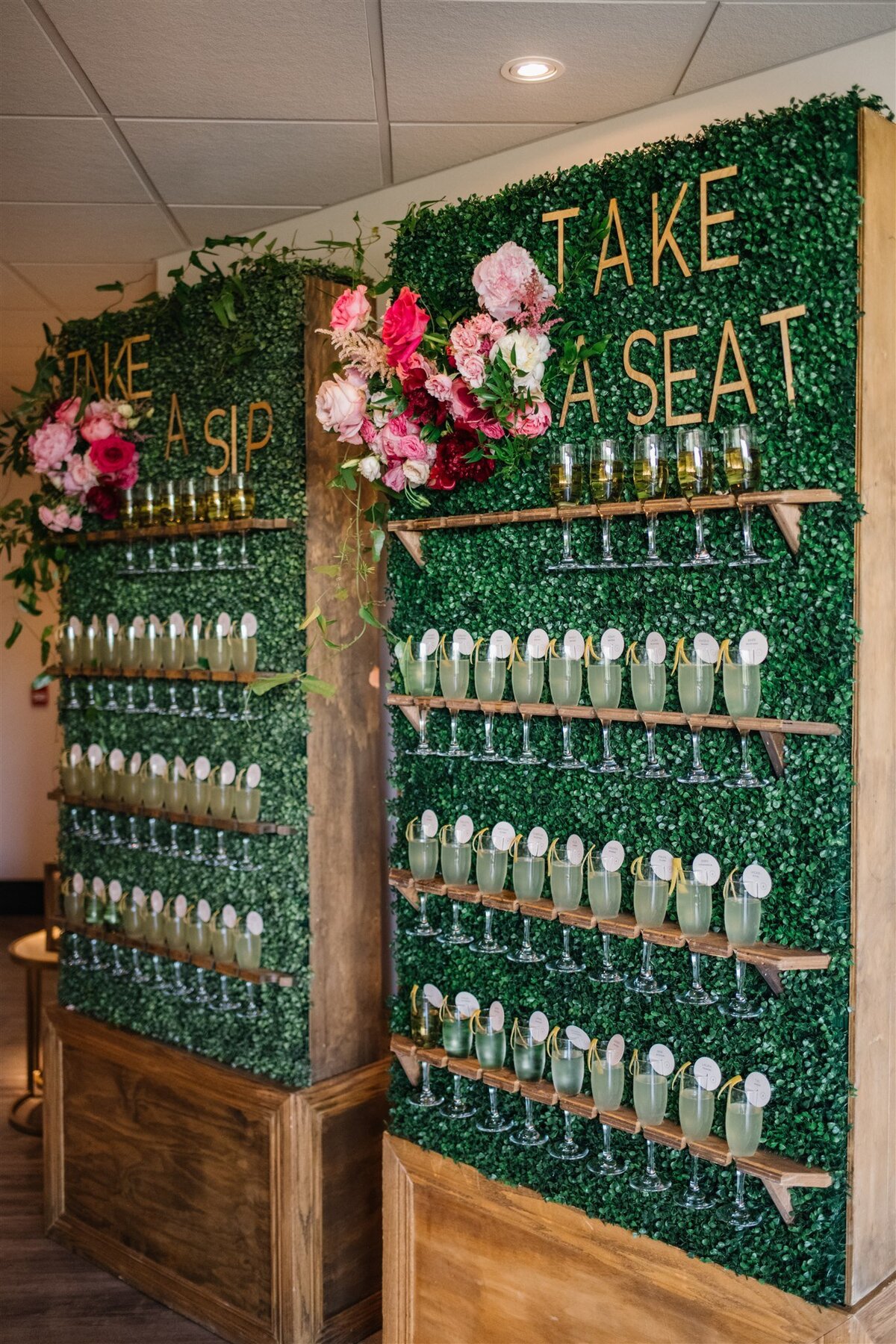 wedding-champagne-wall-on-faux-grass