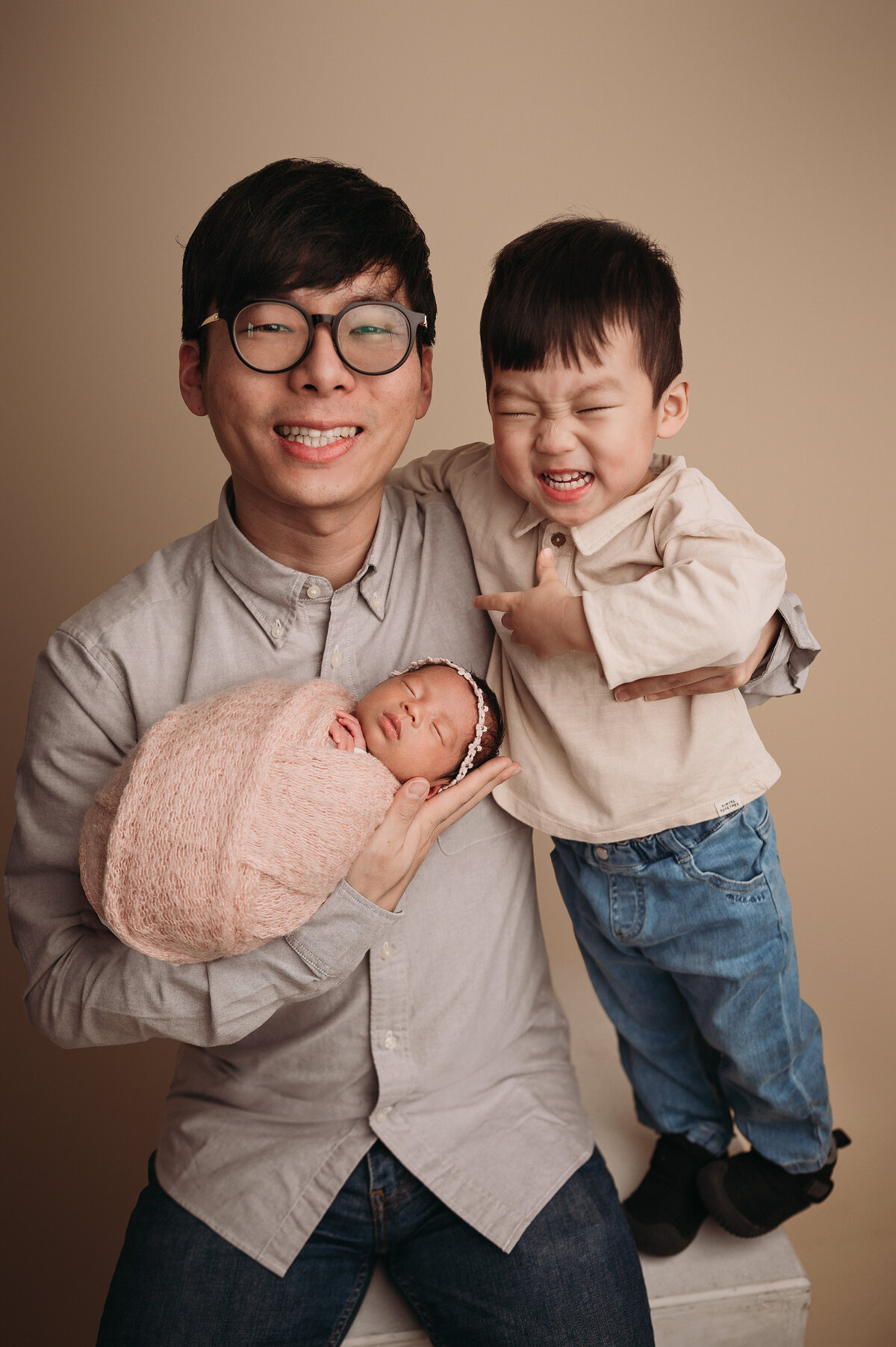 best newborn photographers near me, new born photography ct, ct newborn family photos,ct professional newborn photos, ct newborn pictures, best baby photographer ct, ct in home newborn photography