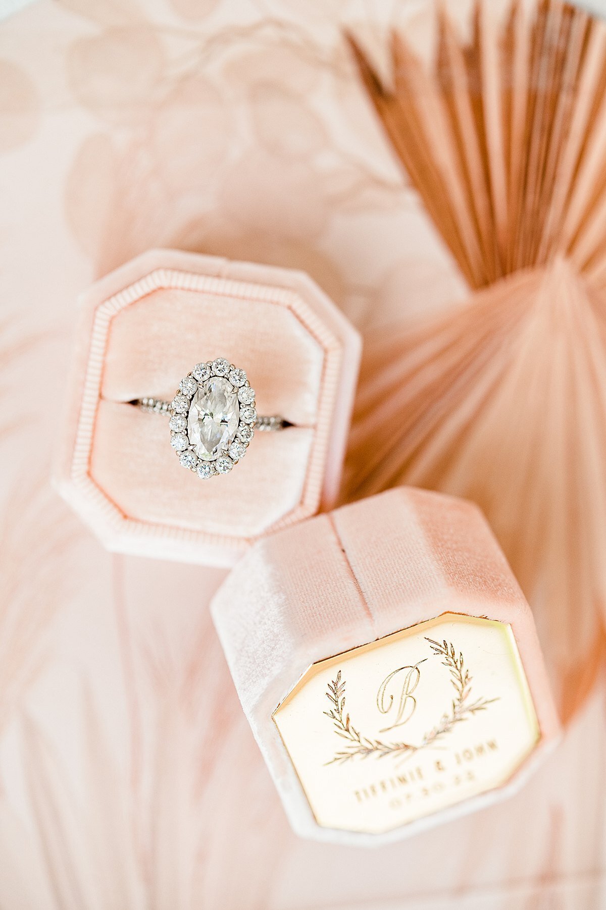 oval-diamond-engagement-ring