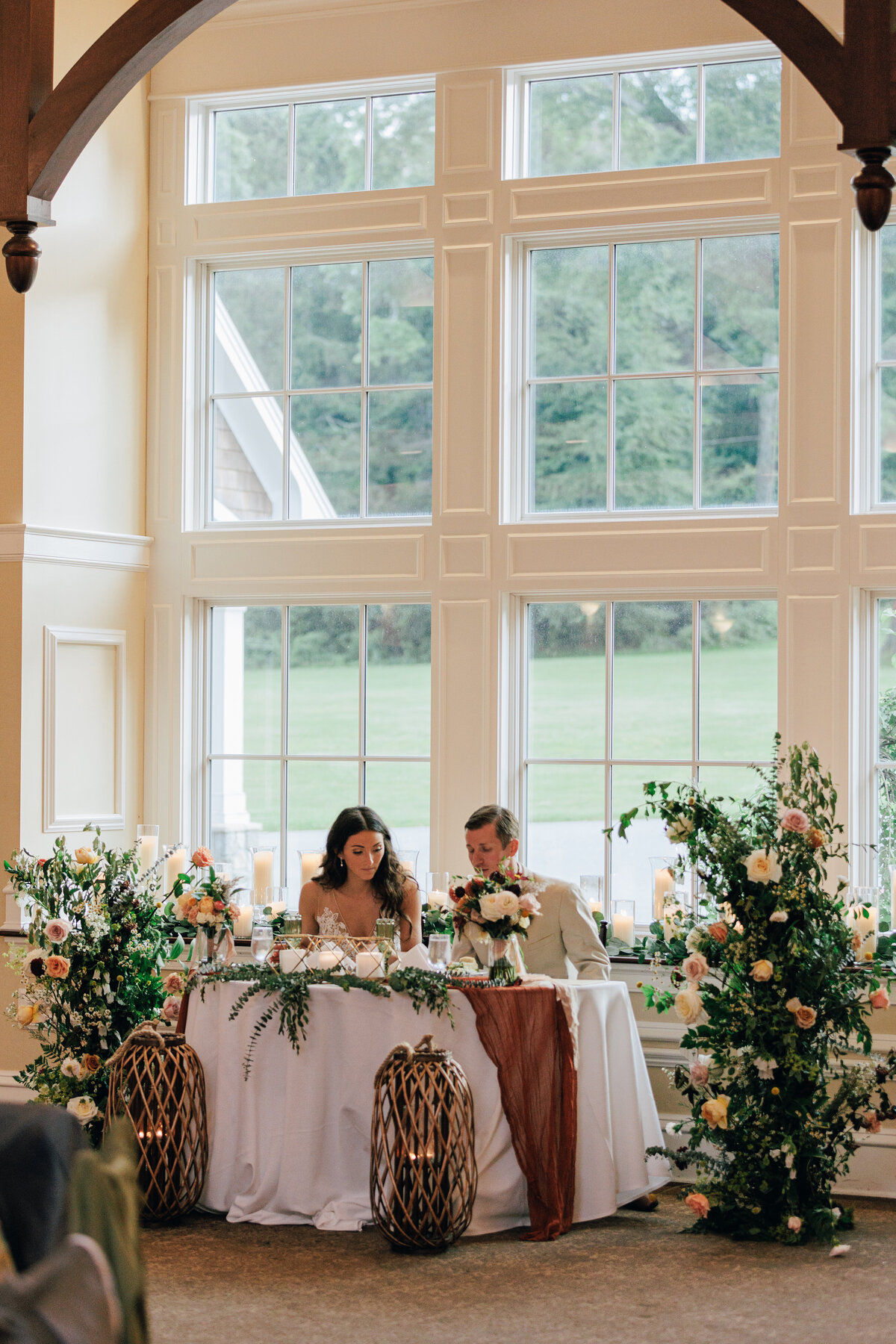 mansion-at-bald-hill-woodstock-ct-wedding-flowers-sweetheart-table-petals-plates-60