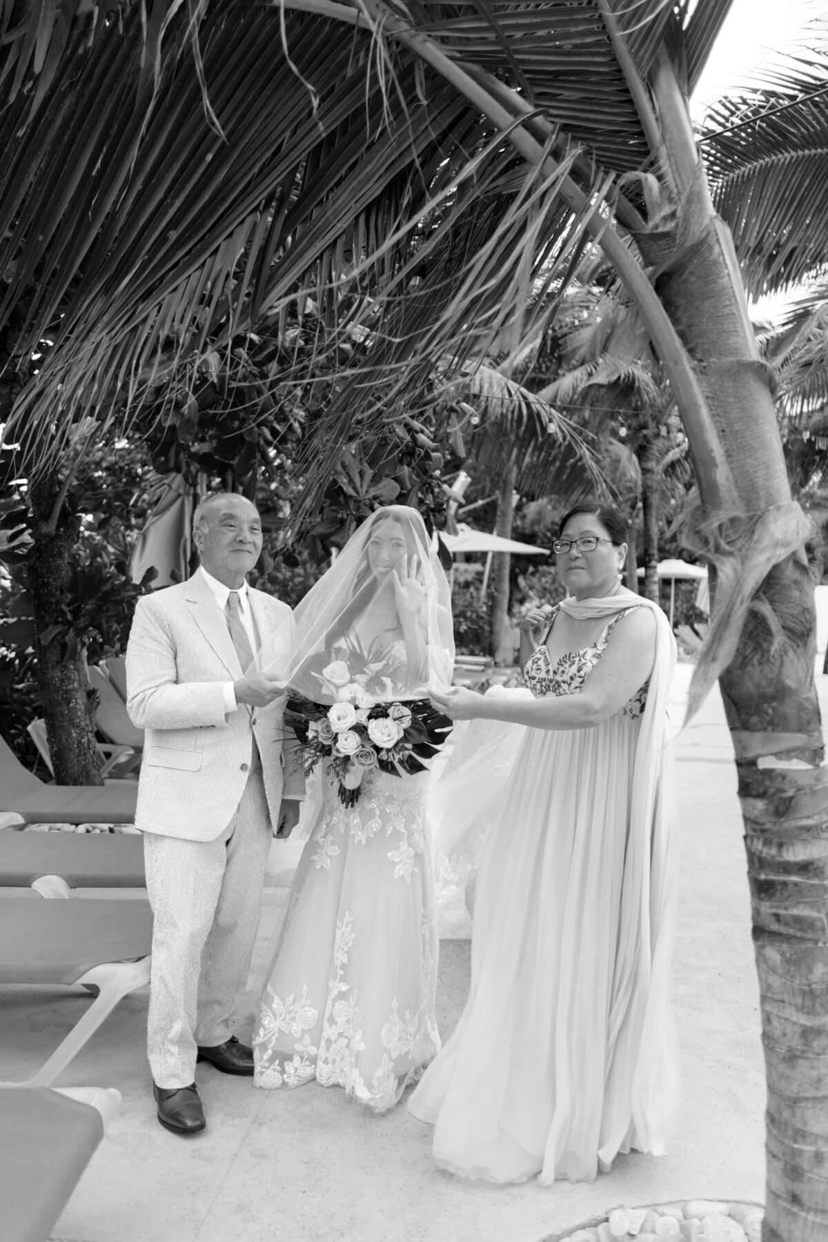 Berlez-Aspen-Avenue-Chicago-Wedding-Photographer-Grace-and-Ivory-Wedicity-Mexico-Editorial-Luxury-Tropical-Aveil-Brides-Designer-104