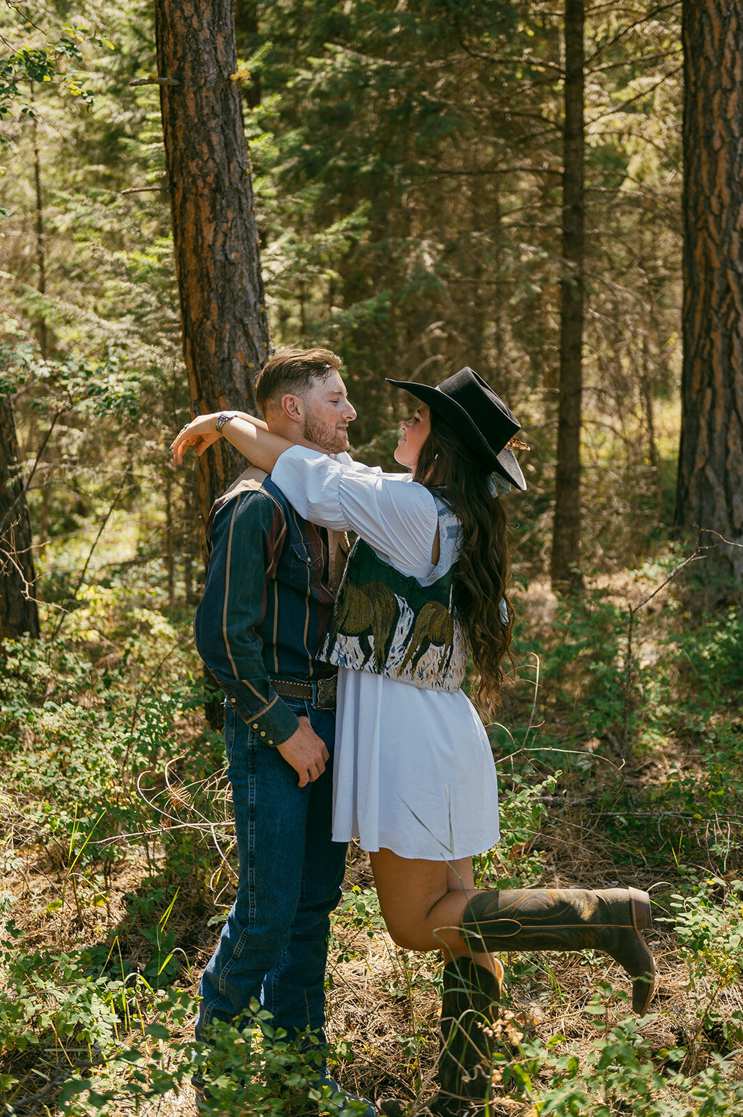 presley-gray-photo-haybale-forest-montana-elopement-8087