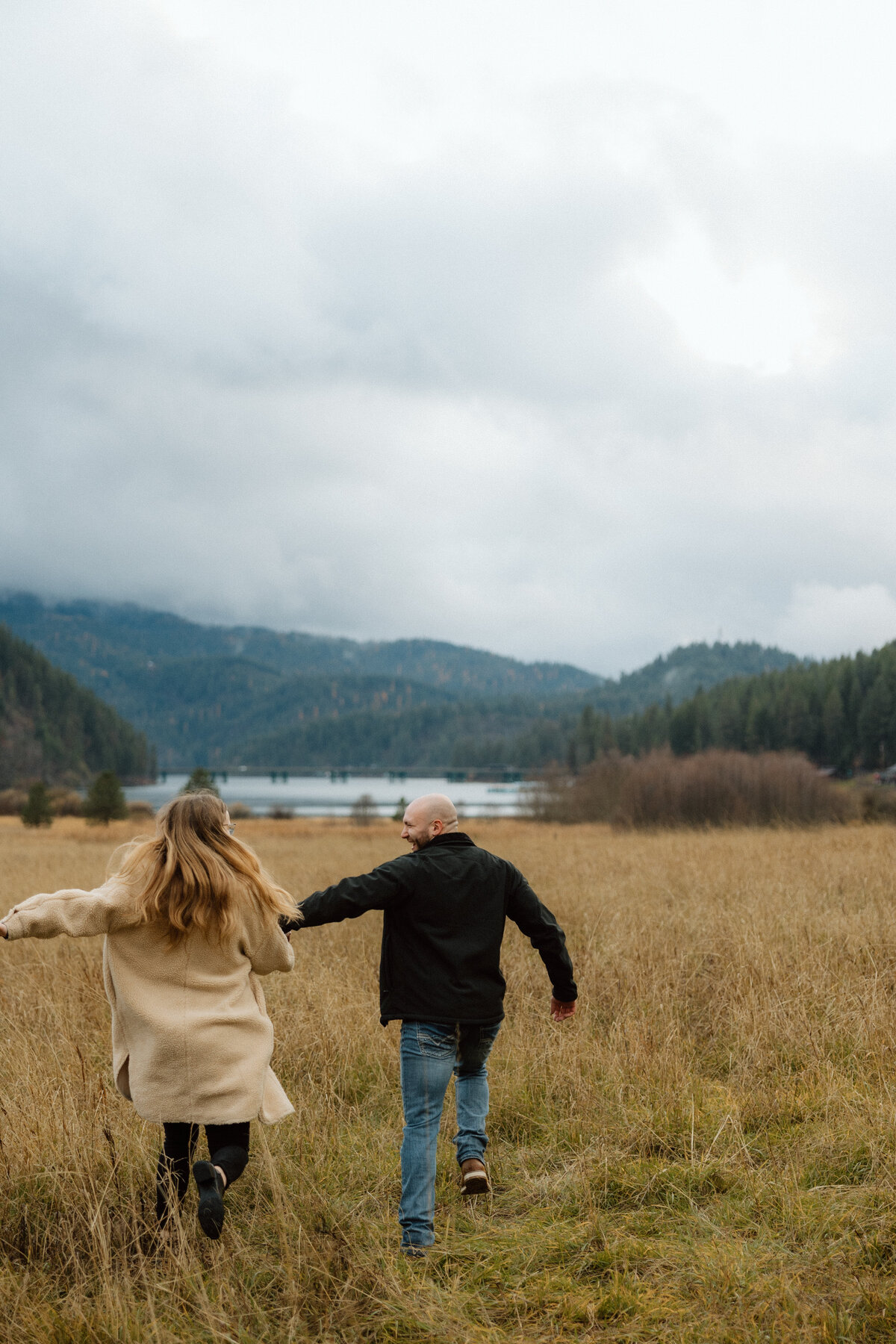 rainy-engagement-photos184103