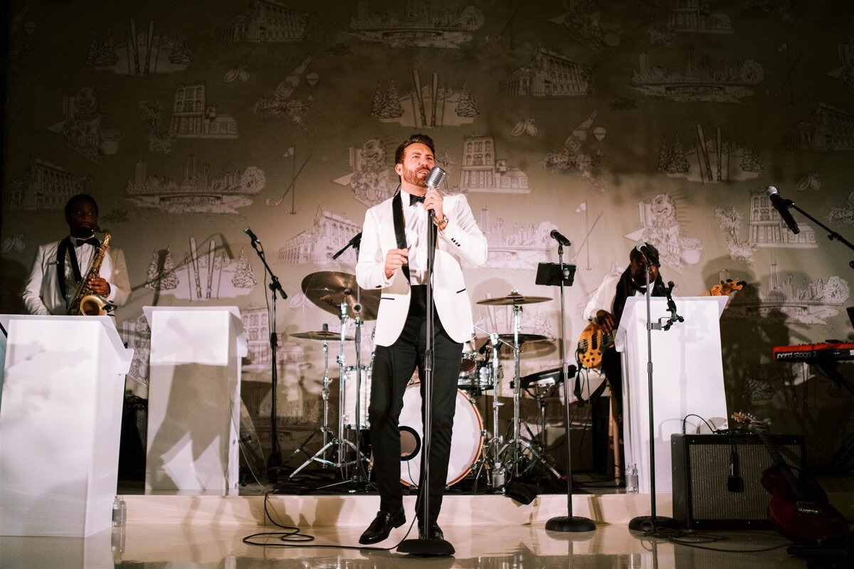 A close up of the singer in the wedding band at the Peninsula Chicago. 