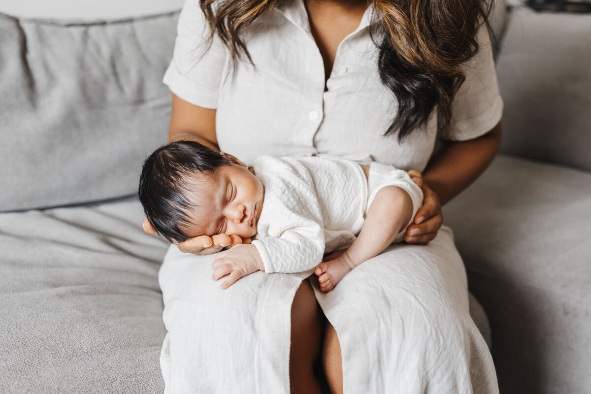 relaxed-newborn-photography-toronto-2