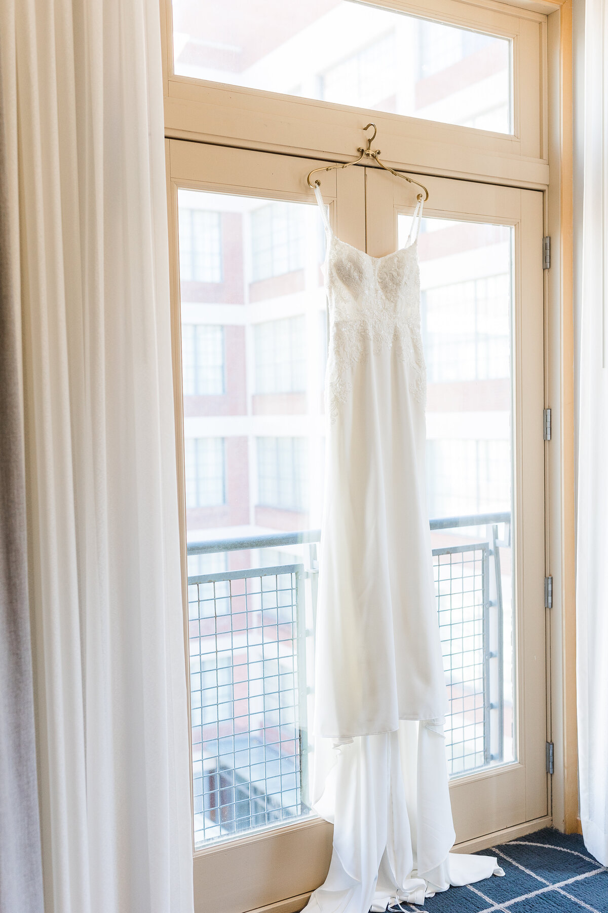 Caroline & Joey wedding sneak peeks. Bella Faith Photography 19