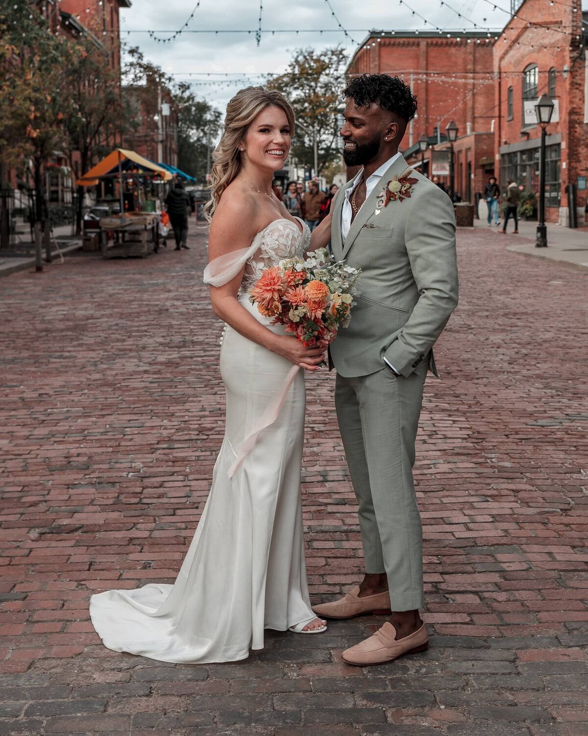 Toronto-modern-unique-wedding-flowers-