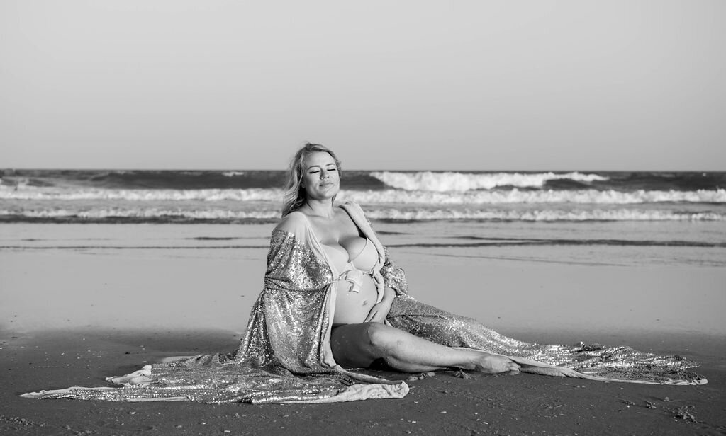 Best Beach Pregnancy Photographer