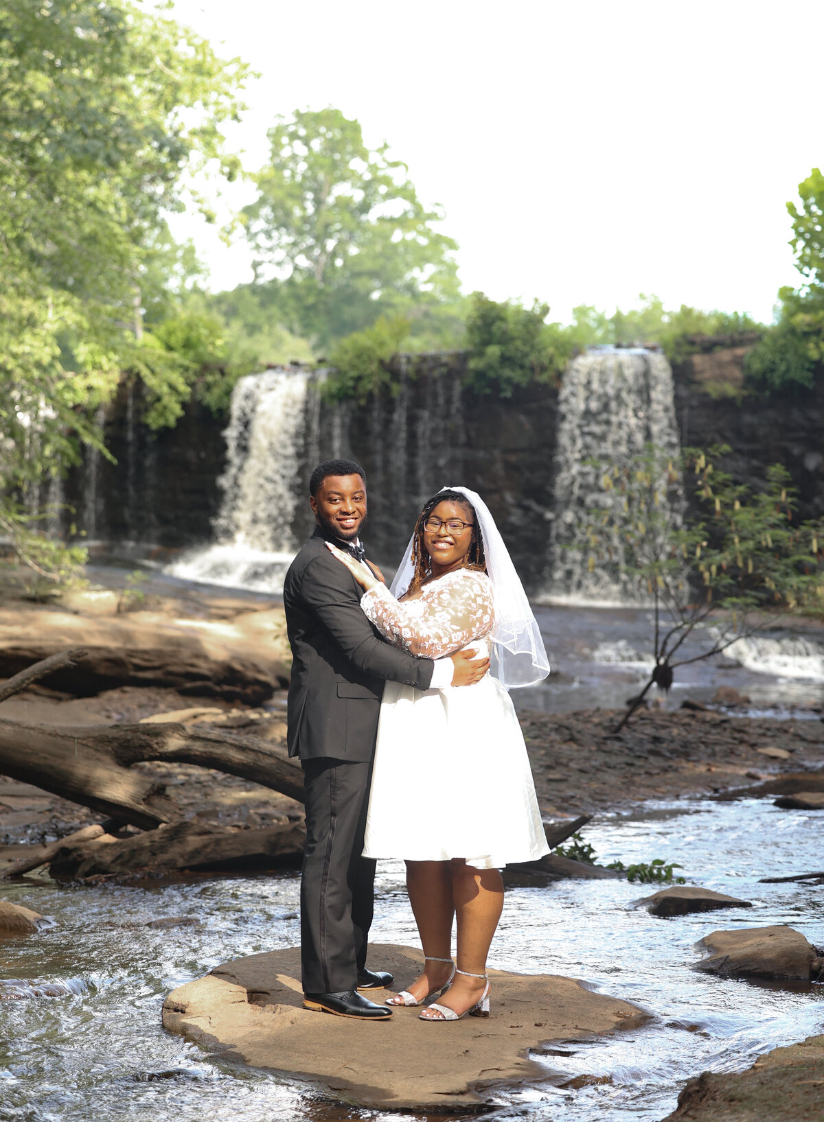 bride-and-groom-in-Phenix-City-Alabama-Amanda-Richardson-Photography