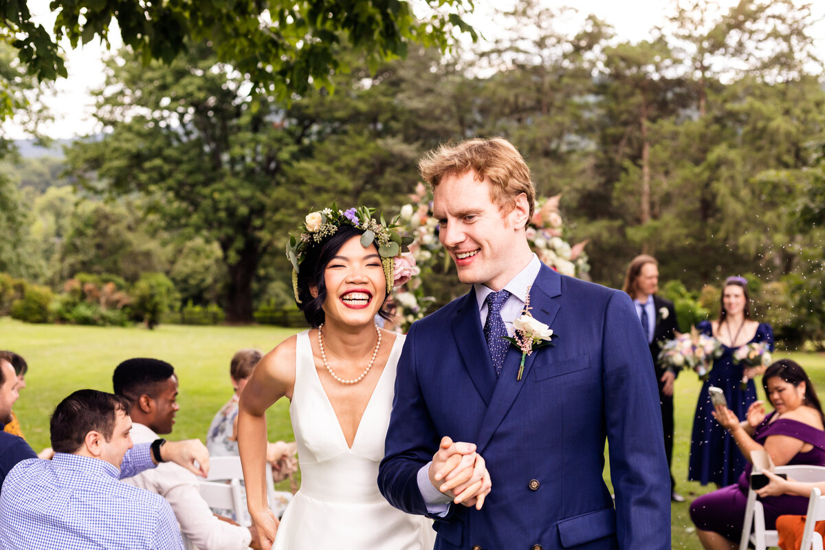 fun and natural wedding photography documentary style in virginia
