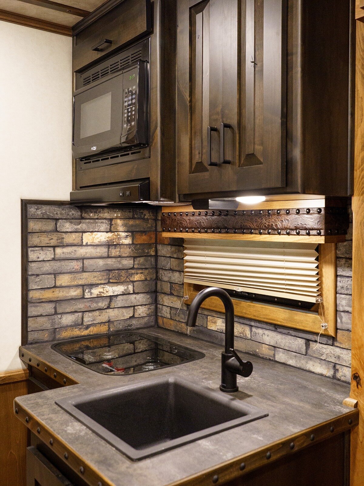 horse-trailer-conversion-interior-missouri-17