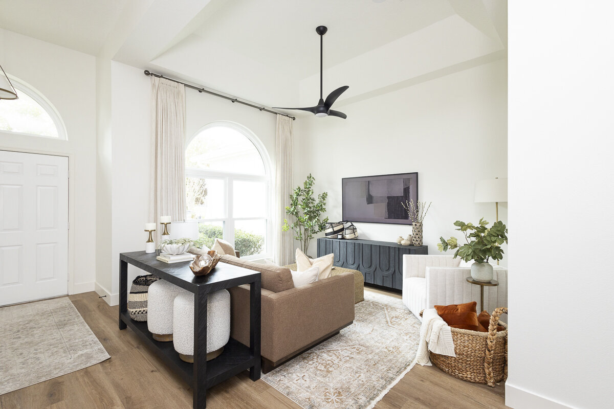 dewine design orlando interior designer belle isle living room with black table and accent rug