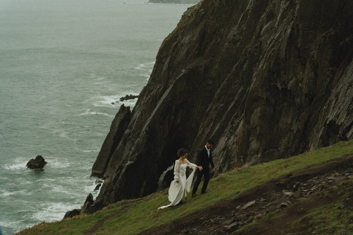 elopement oregon cliff - lizarrietaphotography-40