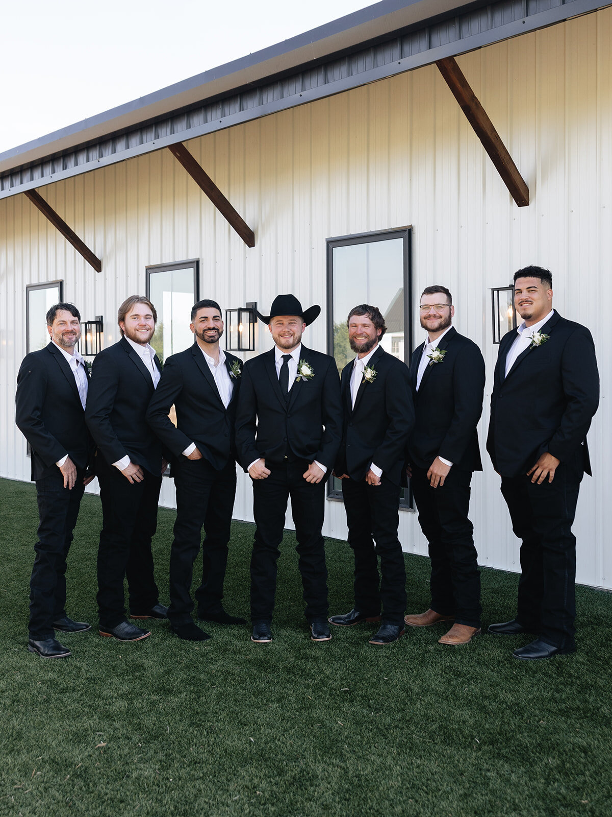 2025-10-11_DykesWeddingPreviews_MollyMurphyPhotography-27