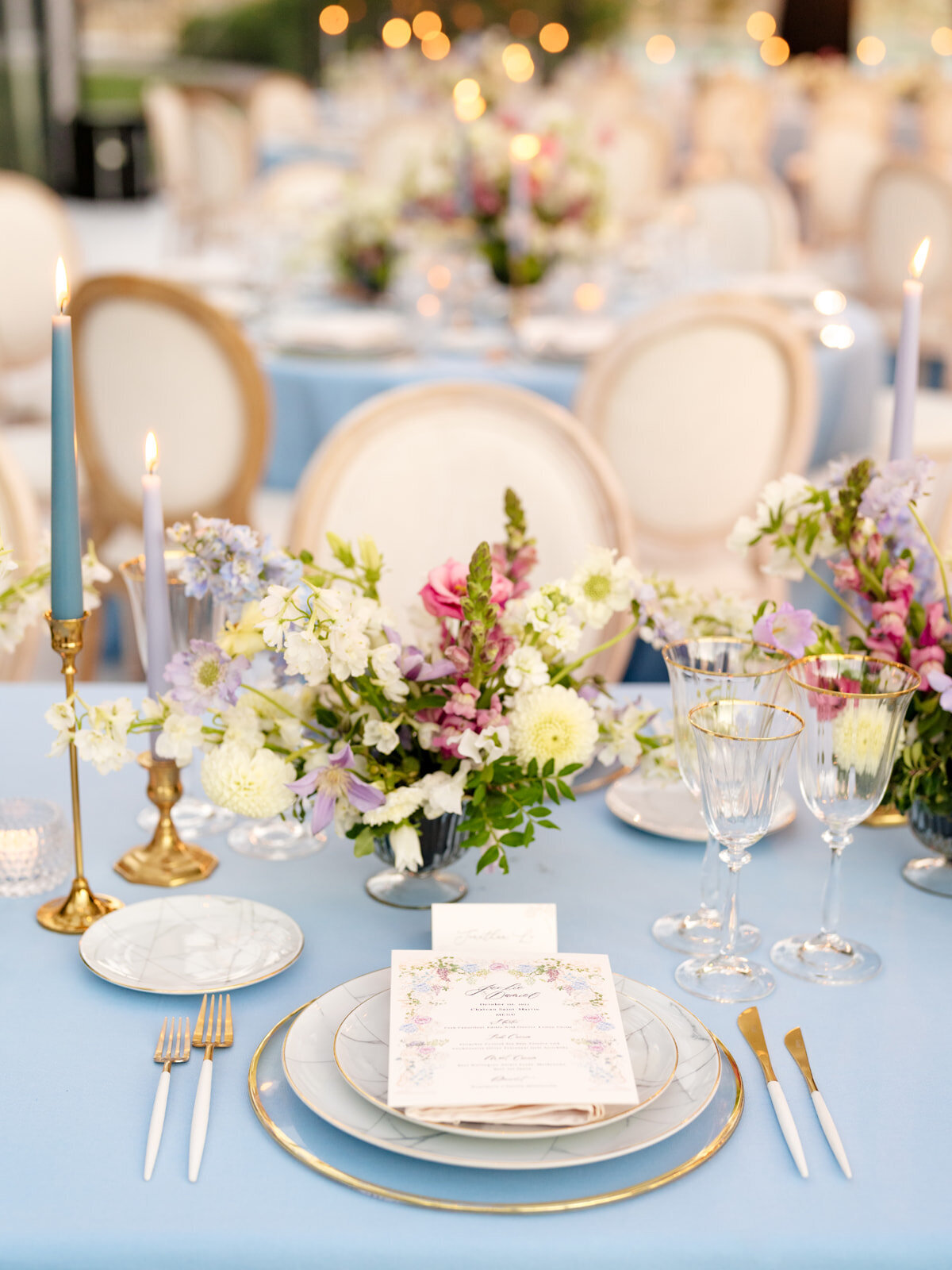 Elegant tablescape, luxury wedding Château Saint Martin