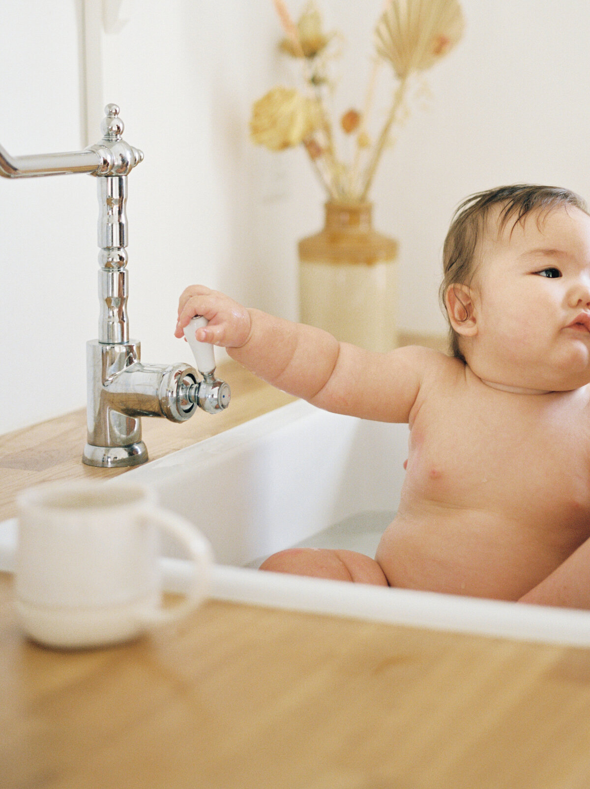 baby-in-sink-bath-portrait-session