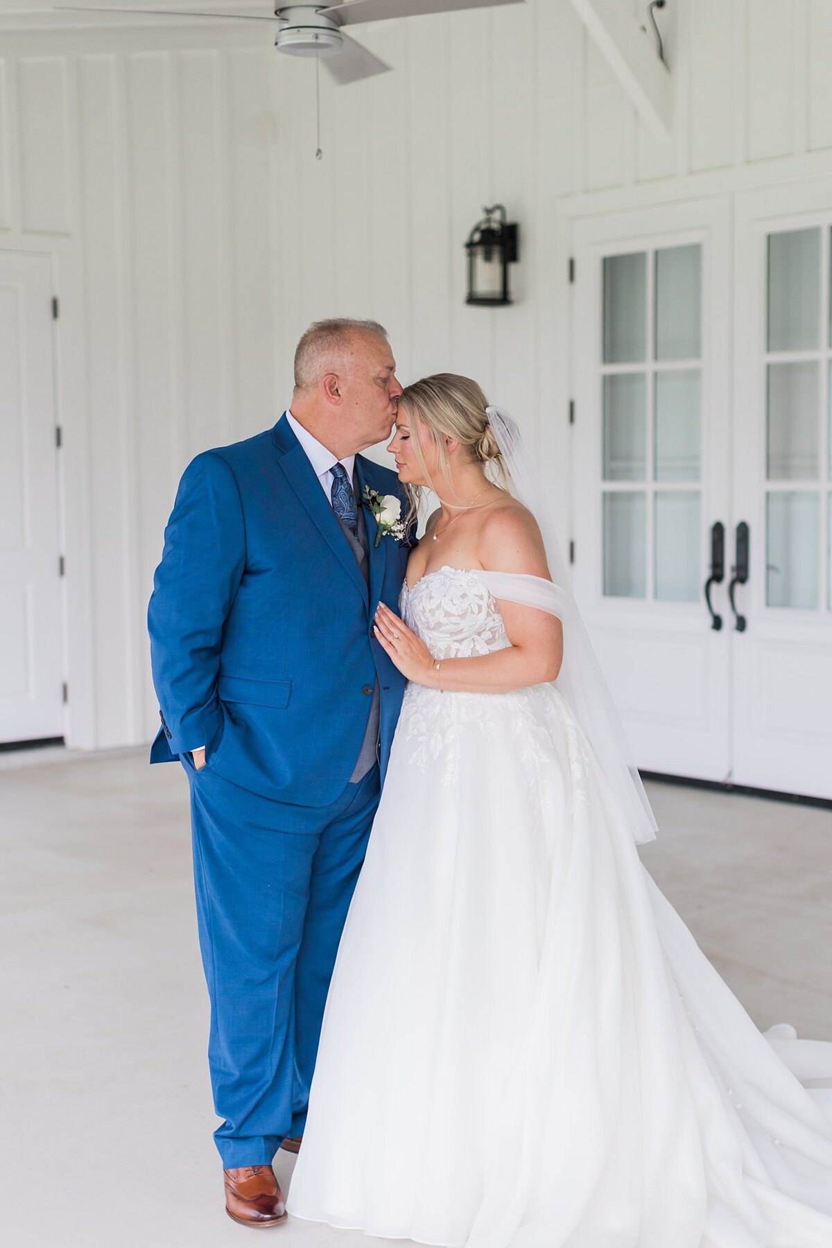 DanielleandAaronTheFarmhouseKristinNicholePhotography35