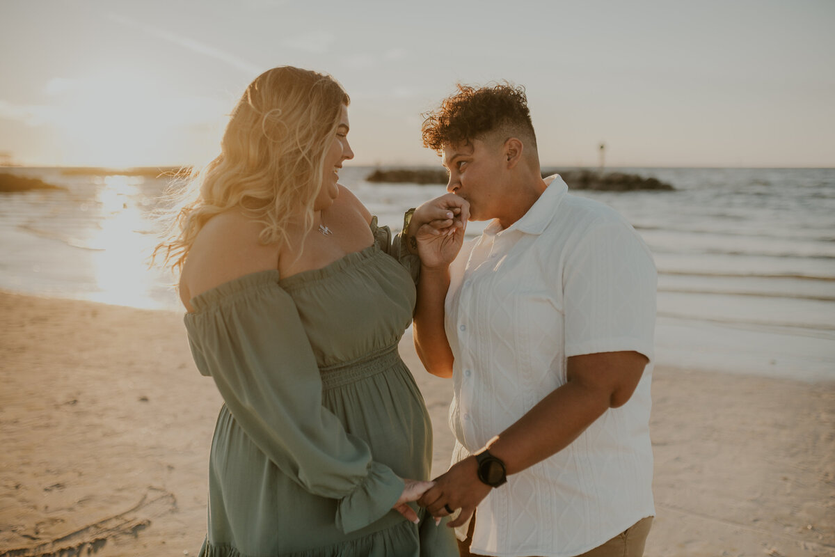 jujuphotography-tampaphotographer-engagementphotography-engagementsession-apollobeach-ashlynandleidy-110