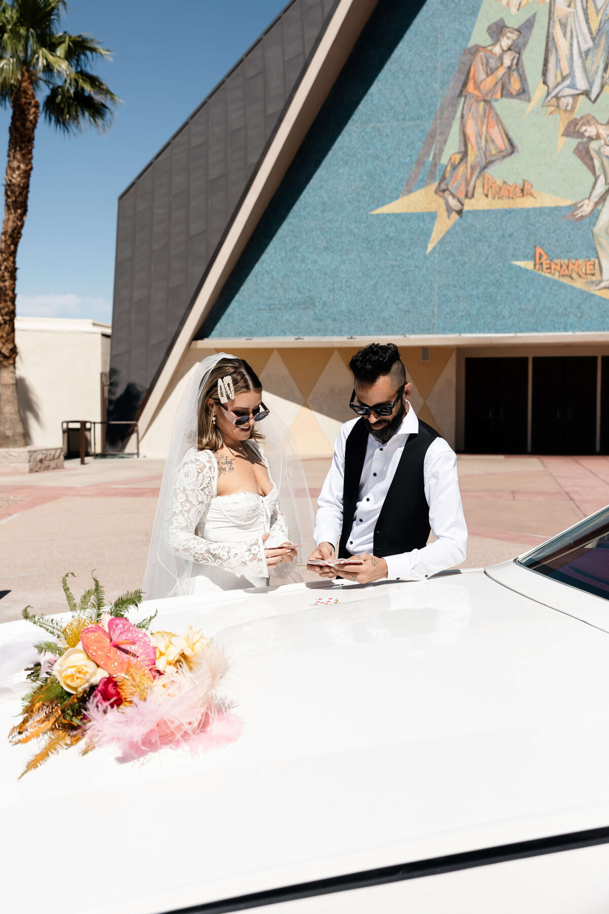 85_riskyexposure_sasha-andy_las-vegas-elopement-photography