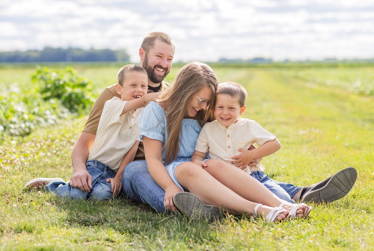 hill-ohio-family-farm-photo-session-1