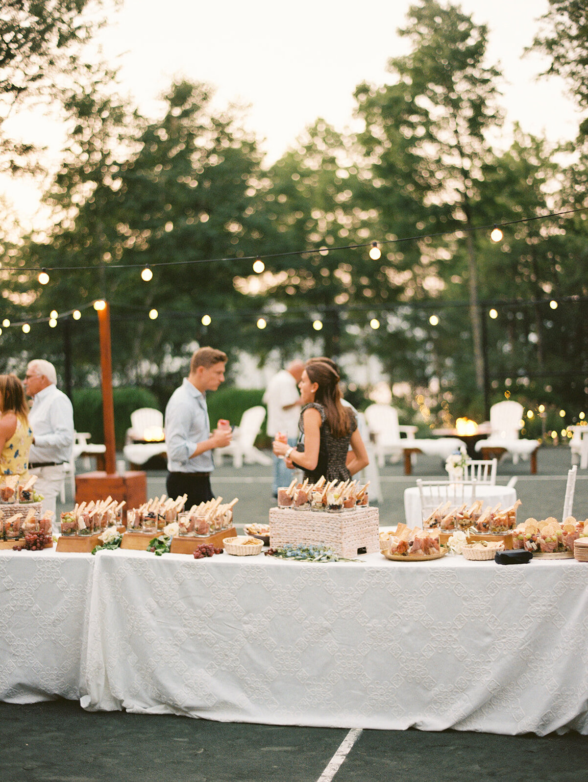 outdoor-wedding-food