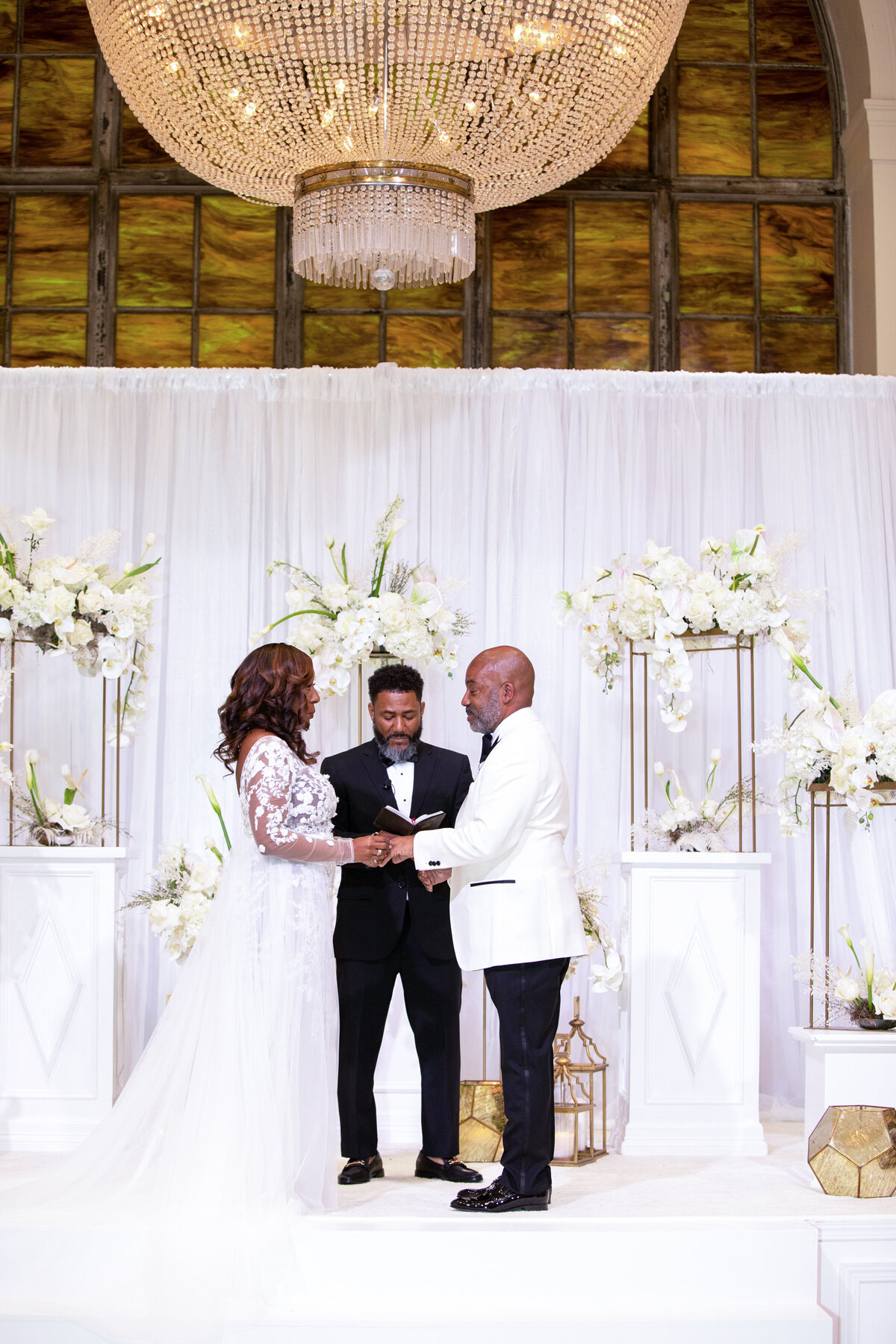 southern-exchange-ballroom-atlanta-wedding-ceremony-under-chandelier