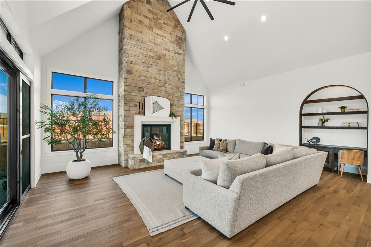 Red Cliffs Temple Lane Living Space 2