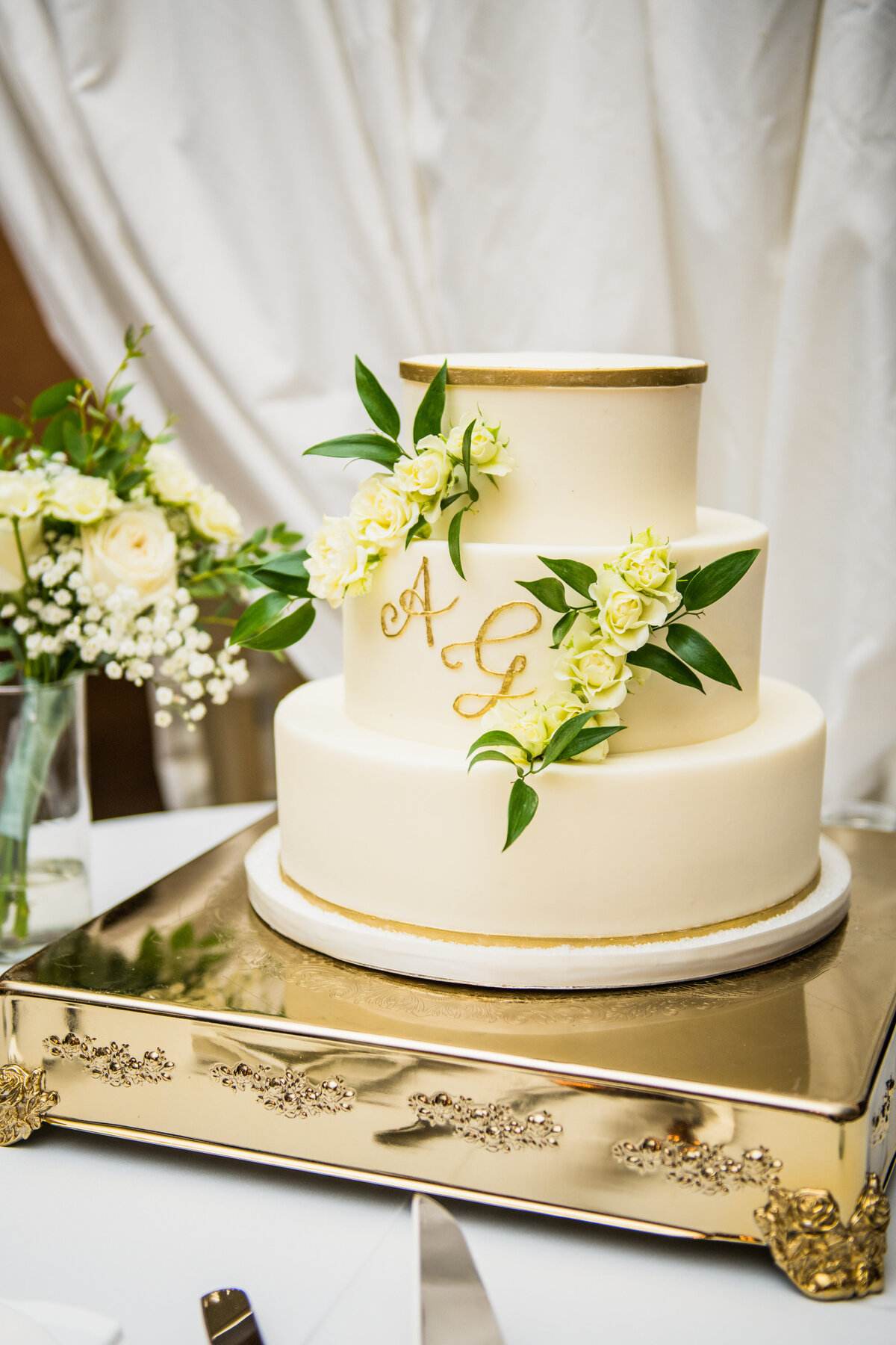 White wedding cake simple Stonebridge manor Chandler wedding