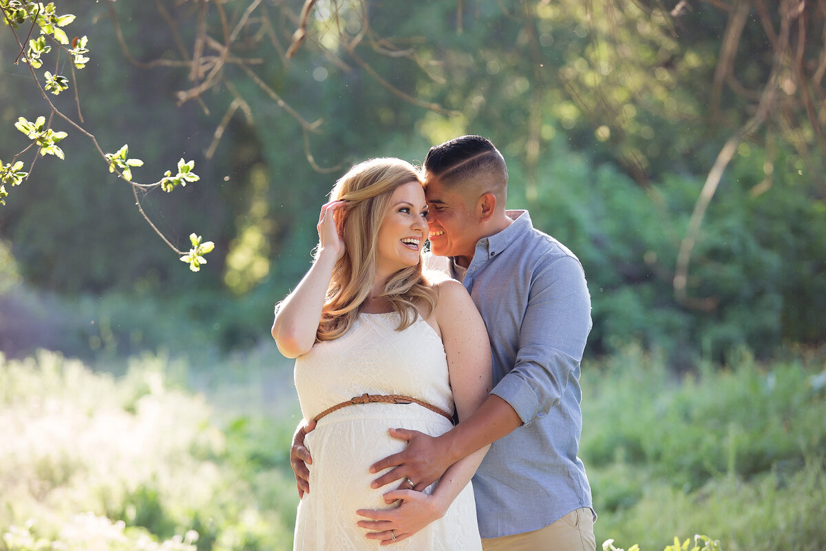 outdoor maternity photography by Bella Faith Photography