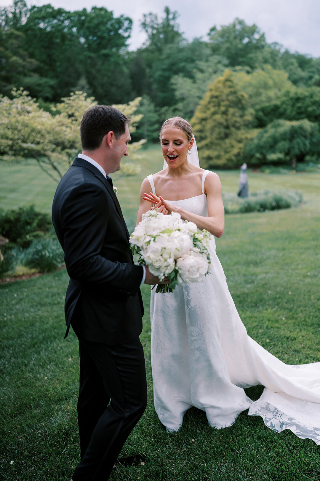 KathleenRob5-3-25GlenstoneGardenVA-VickiGraftonPhotography-640